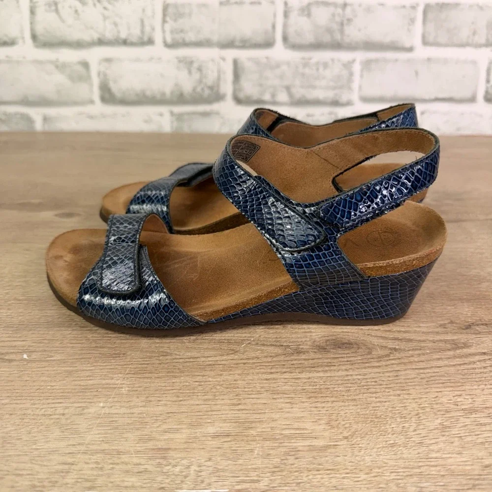 Vionic Rest Larrun Wedge Sandal Snakeskin Blue Womens 7
